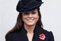 كايت ميدلتون تتحدى غثيان الحمل وتجذب الأنظار بدبوس الخشاش الأحمر