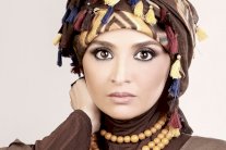 حنان ترك تَحظى بتصفيقٍ حاد لدى ظهورها في 