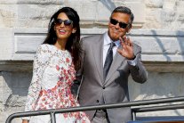 جورج كلوني وأمل علم الدين يخططان لتبني طفل من بلاد الحرب