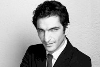 عمرو أديب وعمرو واكد في مرمى شائعات الإخوان