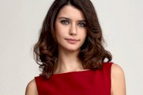 بيرين سات أم لـ8 أطفال في فيلمها الجديد 