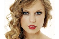 تايلور سويفت وكارلي كلوس متهمتان بالمثلية 