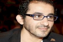 أحمد حلمي يؤدي مناسك العمرة مع أيمن بهجت قمر