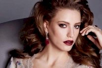 سيريناي ساريكايا تتلقى دروساً في الرقص 