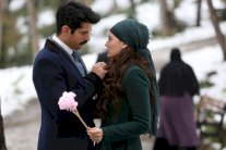 بوراك أوزجفيت وفهرية أفجين يهربان عبر سلم الحريق