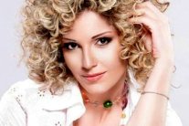 نورا رحال تعود من بوابة السينما 