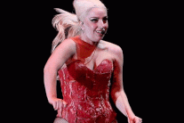  ليدي غاغا لا تخجل بعيوب الجسد