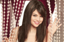 سيلينا غوميز إختنقت بدموعها لدى حصولها على جائزة Teen Choice Awards 