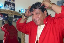 شعبان عبد الرحيم يغني إنقطاع الكهرباء ويعفي السيسي من المسؤولية