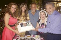 أصدقاء نور الشريف يحتفون بشفائه وعودته للسينما