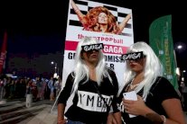 ليدي غاغا تلتزم بالتقاليد العربية في حفلها الأول بالشرق الأوسط