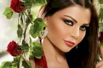 هيفا وهبي تحنّ لزمن التواصل عبر الهاتف