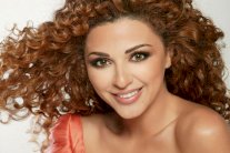 معجبات صغيرات يقلدن فستان ميريام فارس