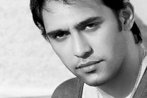 عمرو مصطفى يهين الصحافة المصرية