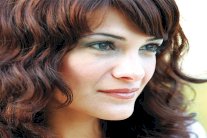 ندى أبو فرحات تنتظر عرض فيلمها