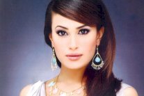 هند صبري تبيع جلباب كريمة لمكافحة الجوع