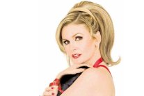 يسرا تنافس بـ