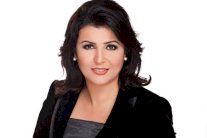 منى الشاذلي تُصوِّر إعلان جريدة