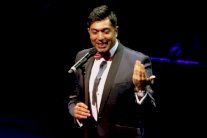 همام يحصد النجاح على مسرح الأولمبيا في باريس