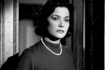 مديحة يسري تتحدى المرض وتقدم العزاء بالملك السعودي