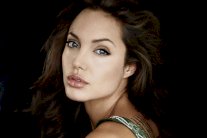 أنجيلينا جولي : أتوق لبلوغ الخمسين