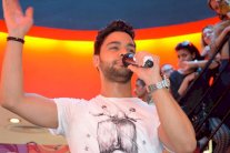 أحمد جمال يحتفل بتوقيع ألبومه