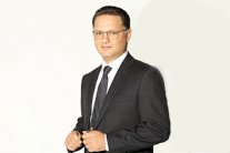 أمطار الإسكندرية تحاصر شريف عامر