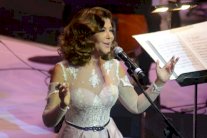 سميرة سعيد تتسلم تكريم الأوبرا وتغني على مسرحها