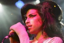 فيلم وثائقي عن ايمي واينهاوس يفوز بجائزة في أكاديمية الفيلم الأوروبي 