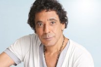 محمد منير يغني في 