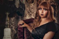 اتهام إيناس عز الدين بتقليد كارول سماحة 