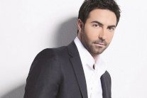 كارلوس عازار يُحيي عيد الحب بين زغرتا وجونيه