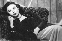 نقيب الفنانين يطالب بحفل تأبين يليق بـ