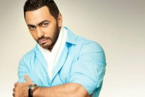 تامر حسني يُغني ويرقص في الصعيد 