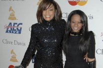 بوبي كريستينا براون تفقد الوعي في حوض الاستحمام