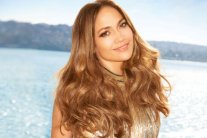 جنيفر لوبيز: كنت طفلةً مجنونة وهربت من مدرستي لأرقص