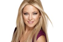 كيت هادسون وكريس مارتن مع أطفالهما على شاطئ 