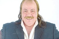 طلعت زكريا إلى التقديم في 