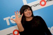 فيفي عبده تسعى لجمع