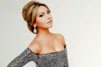 هاديسي ترافق فائزي The voice التركي إلى الدومينيك