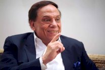 عادل إمام يؤكد فخره بمصر ودعمه للسعودية قلباً وقالباً