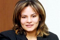 كاملة أبو ذكرى تحتفل بخطبتها