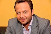 مكسيم خليل لـ