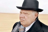 الفخراني ضيف شرف مهرجان المسرح العربي 