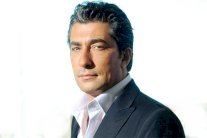 أركان بيتكايا ينقل إلى المستشفى بحالة طوارئ