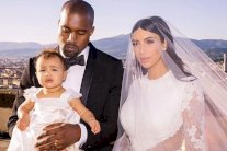 كيم كارادشيان وكاني ويست يجددان عهود الزواج