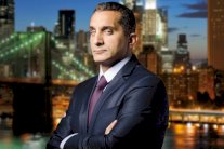 باسم يوسف يرثي والده بعباراتٍ مؤثرة