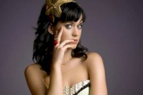 كاتي بيري تؤكد القطيعة مع راسل براند منذ انفصالهما