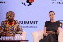  أنجلينا جولي: العنف ضد المرأة جريمة