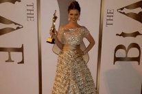 بلين كاراهان تنشر صور تكريمها في بيروت 